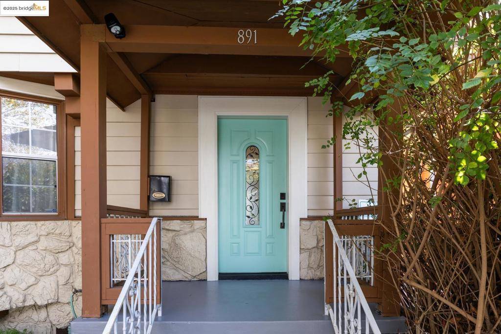 Oakland, CA 94608,891 61st ST