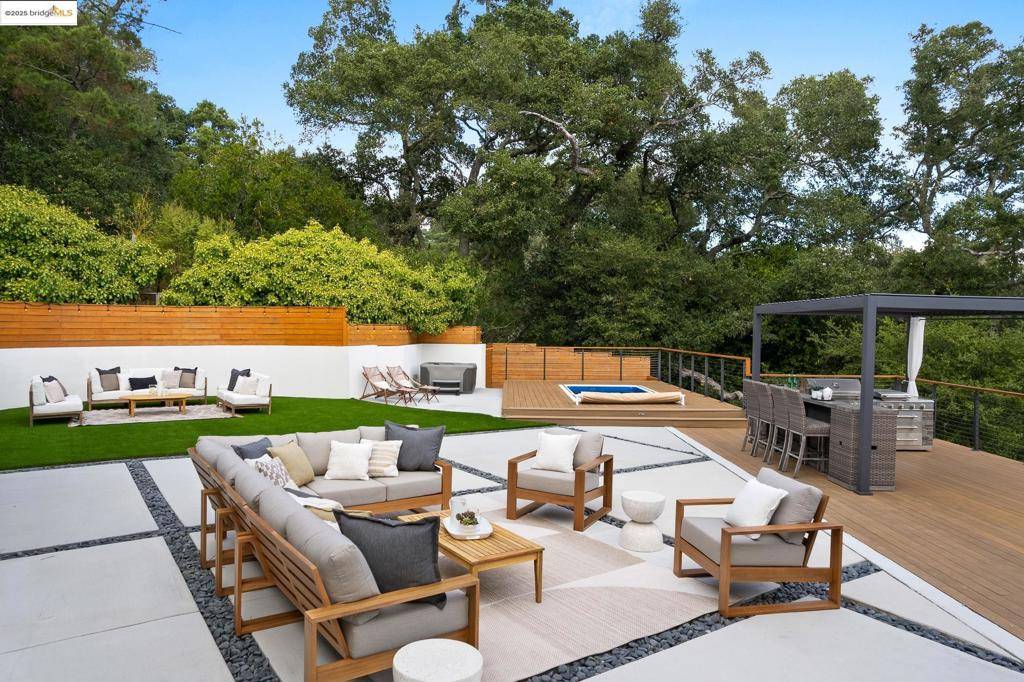 Orinda, CA 94563,90 Estates Dr