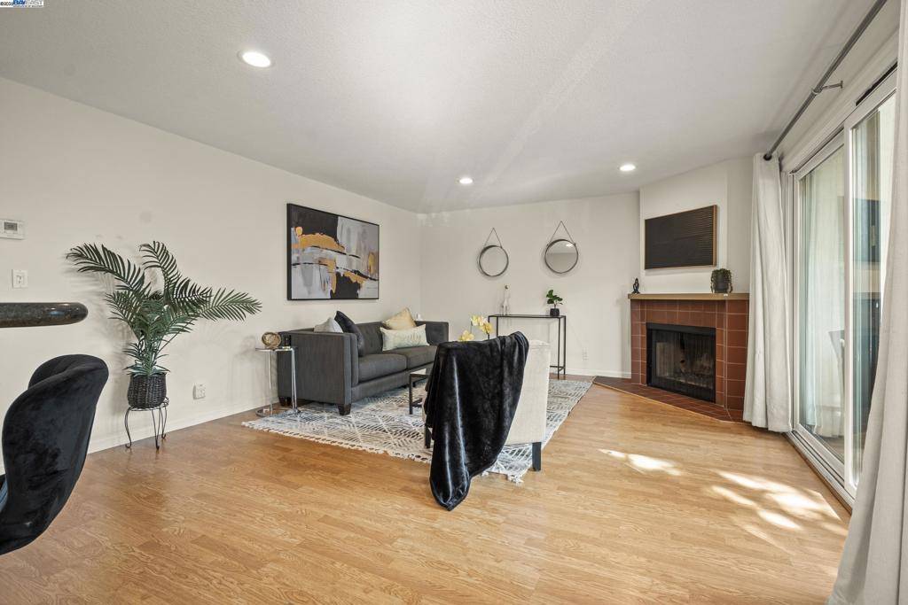 Hayward, CA 94546,21071 Gary Dr #204