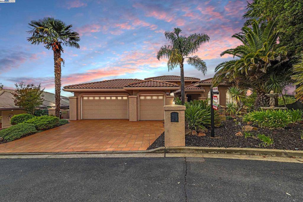 Castro Valley, CA 94552,20340 Hunters Knls