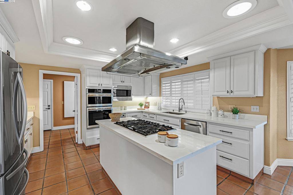 Castro Valley, CA 94552,20340 Hunters Knls