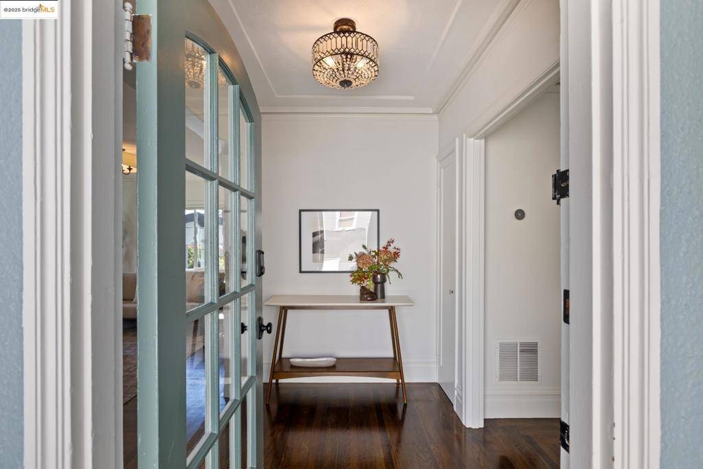 Oakland, CA 94610,907 York St