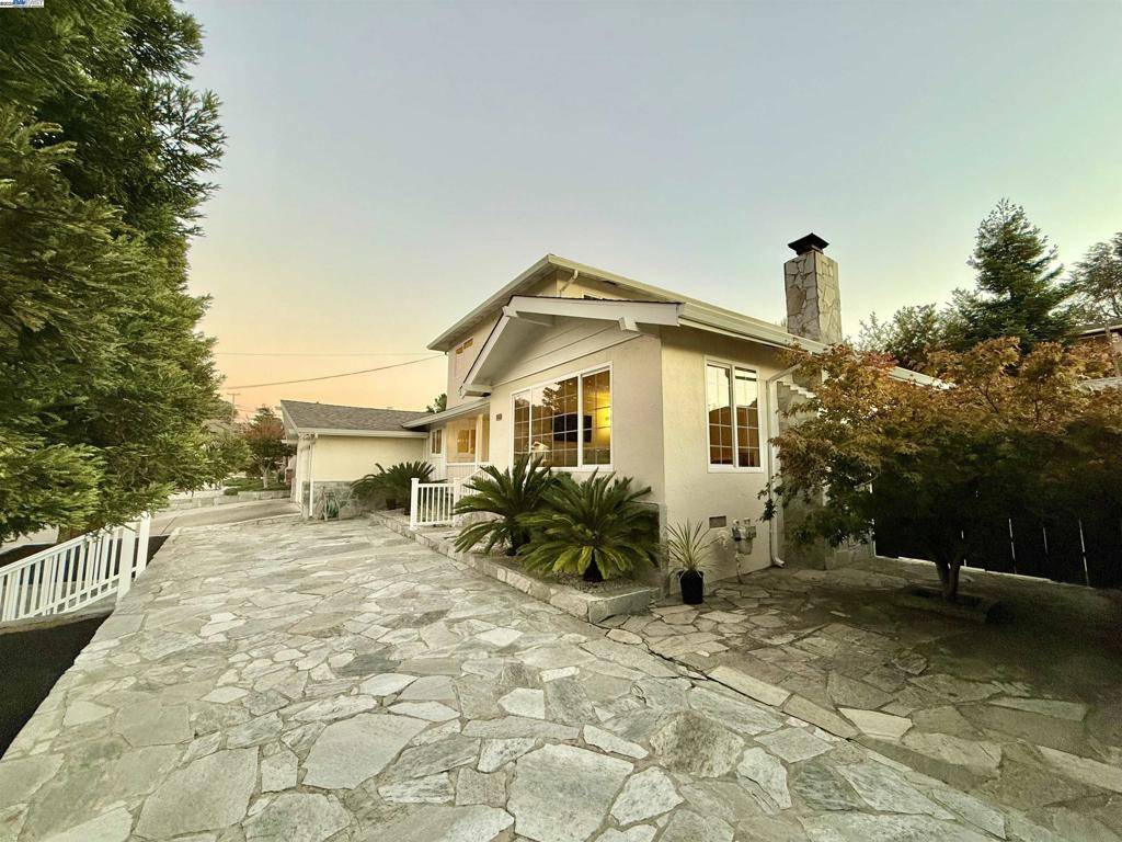 San Leandro, CA 94577,2153 Lakeview Dr