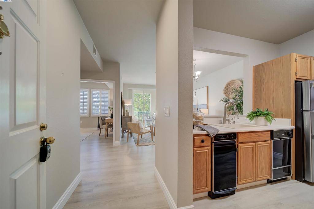 Walnut Creek, CA 94595,1860 Tice Creek Drive #1339