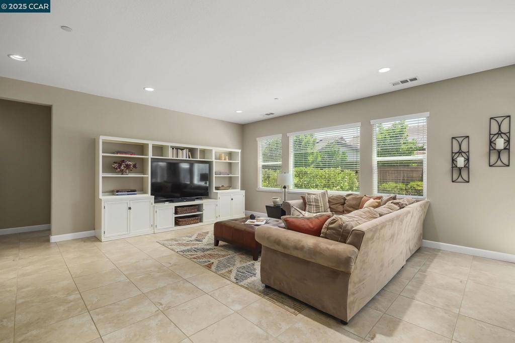 Brentwood, CA 94513,490 Stratford Ct