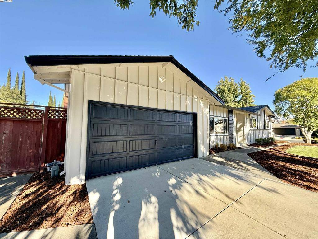 Walnut Creek, CA 94598,1806 Gill Port Ct