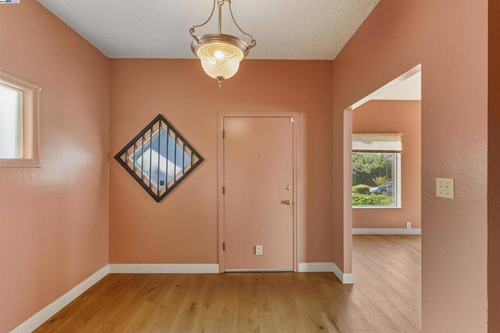 Oakland, CA 94608,874 52Nd St