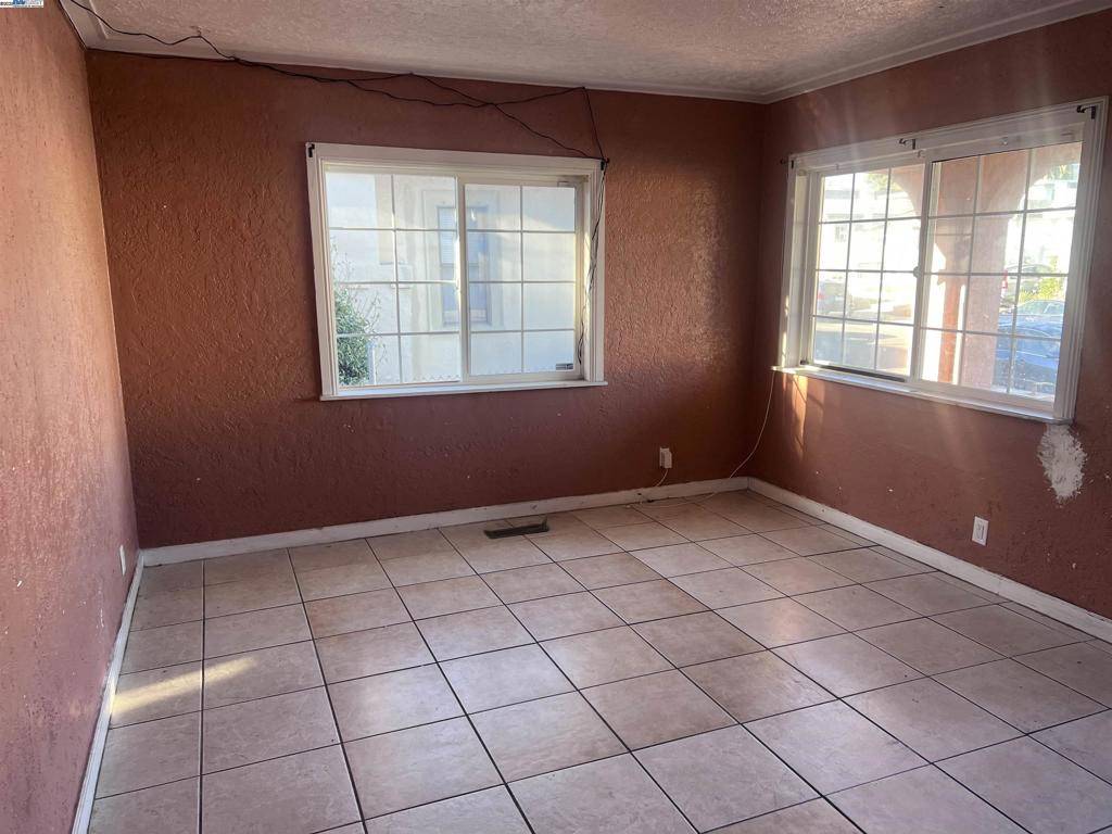 Oakland, CA 94621,5553 Harvey Ave