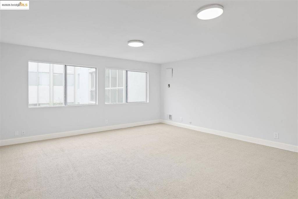Oakland, CA 94610,360 Vernon St #216