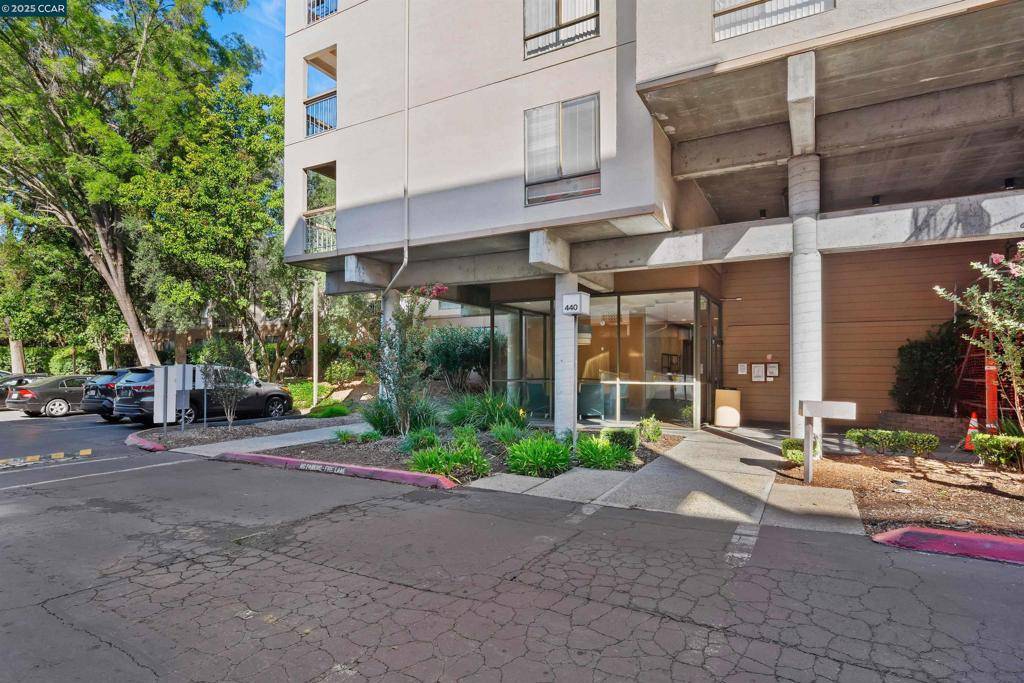 Walnut Creek, CA 94596,440 N Civic Dr #409