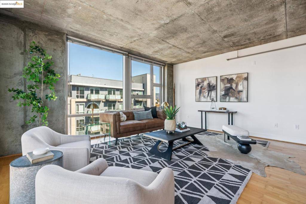 Oakland, CA 94607,311 Oak St. #801