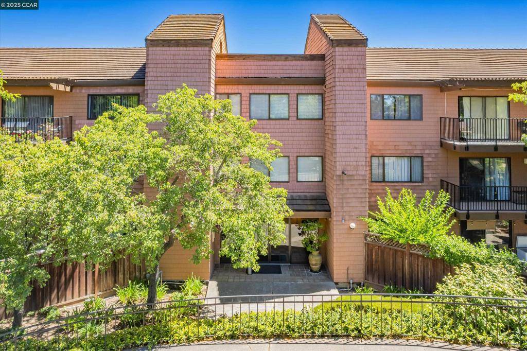 Hayward, CA 94542,25676 University Ct #323