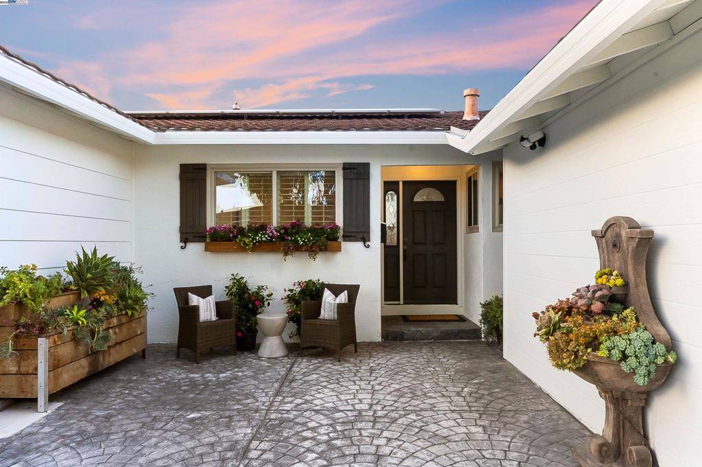 Pleasanton, CA 94588,6289 Garner Ct