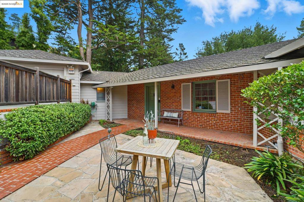 Oakland, CA 94611,2383 Thackeray Dr