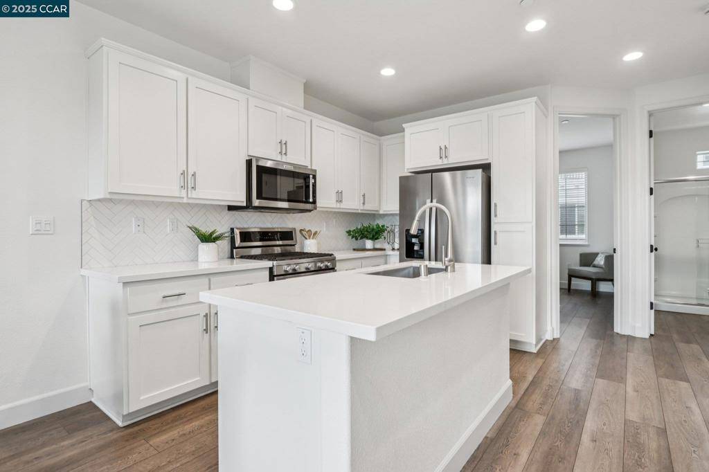 Martinez, CA 94553,512 Laurel Knoll Ct