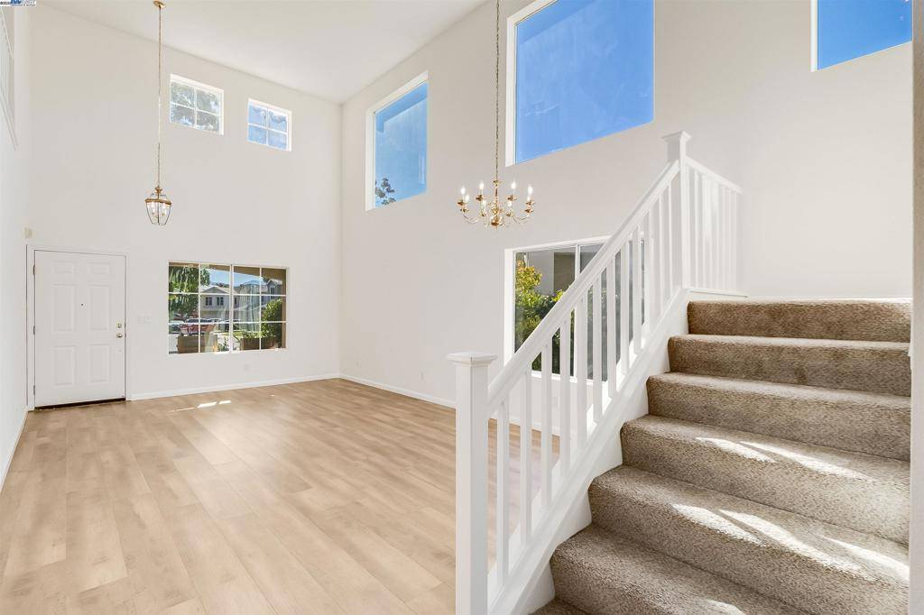 Martinez, CA 94553,592 Ross Cir