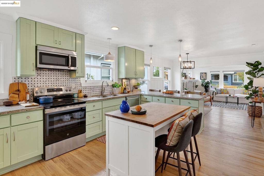 Oakland, CA 94619,4257 Suter St