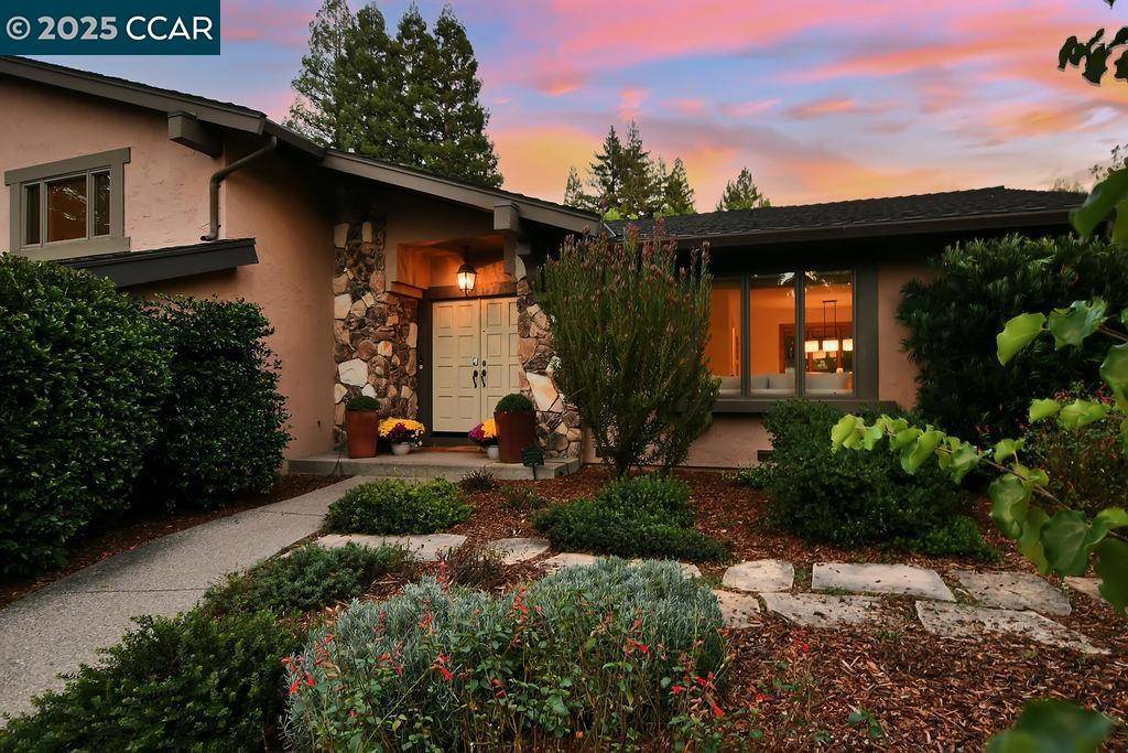 Martinez, CA 94553-5910,916 Calle Verde