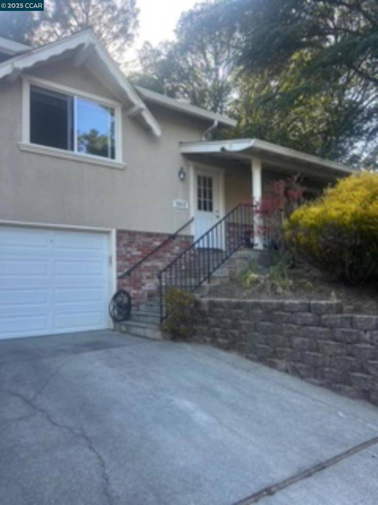 Moraga, CA 94556,2032 Donald Dr.