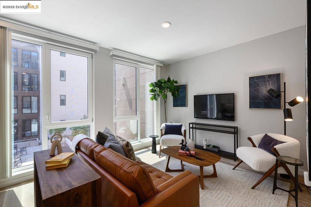 Oakland, CA 94606,260 Brooklyn Basin Way #423