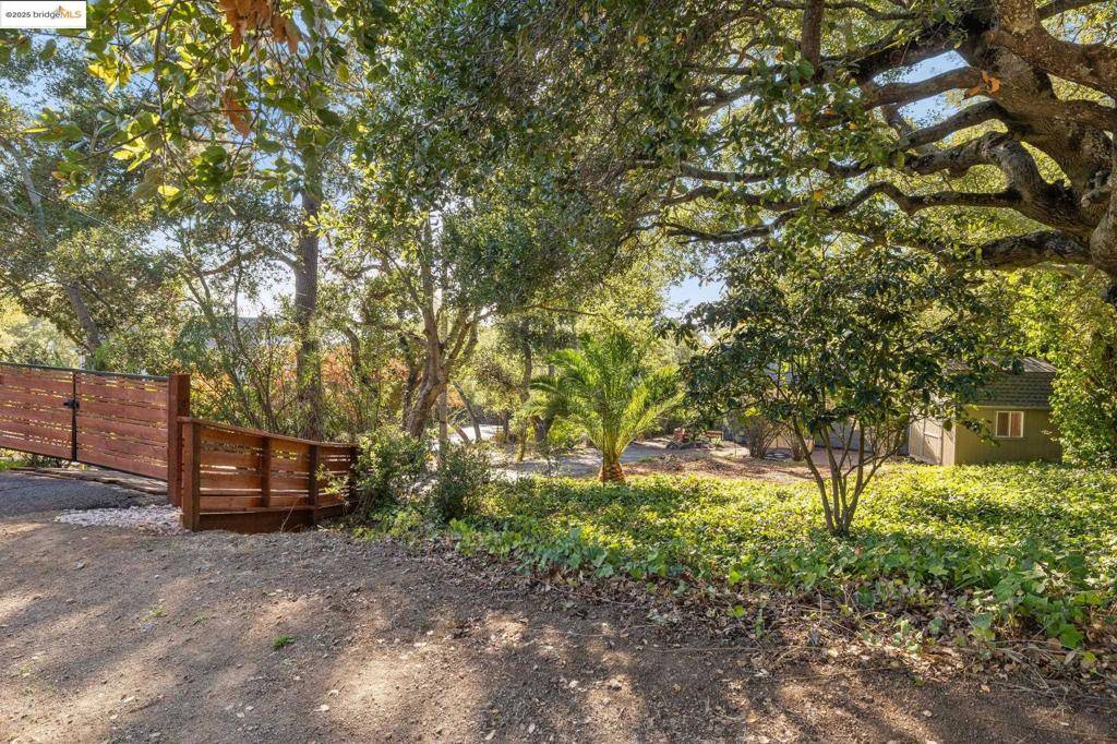 Oakland, CA 94602,3073 Monterey Blvd