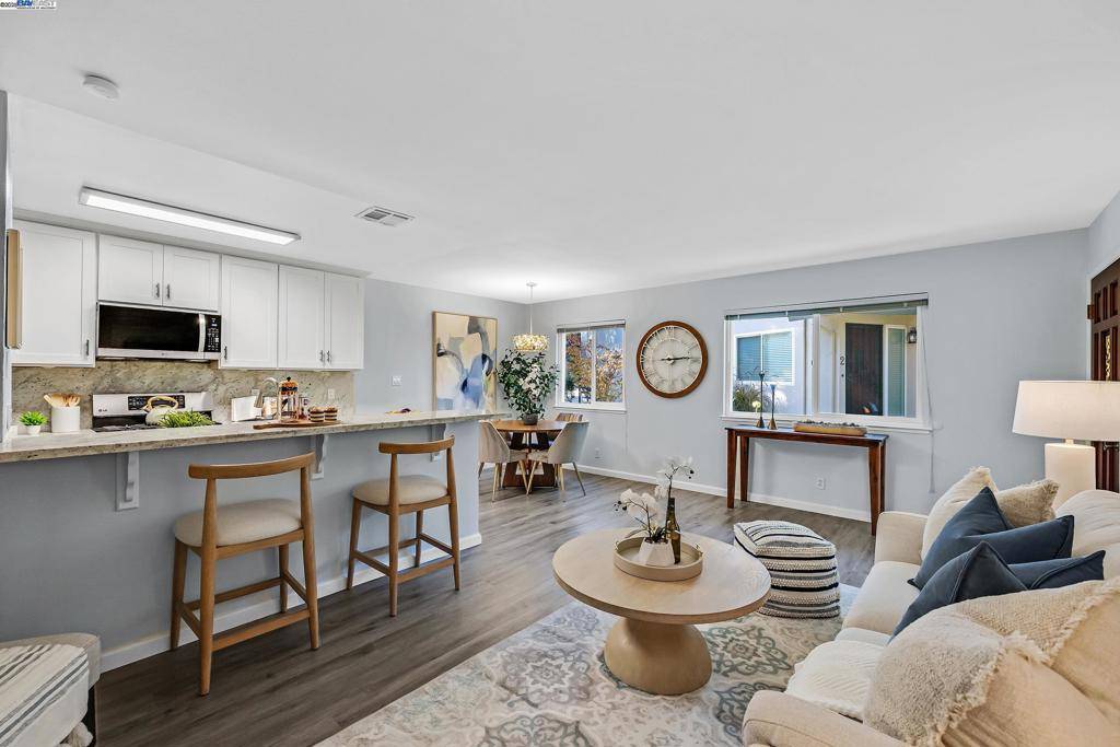 Pleasanton, CA 94588,2207 Segundo Ct #2