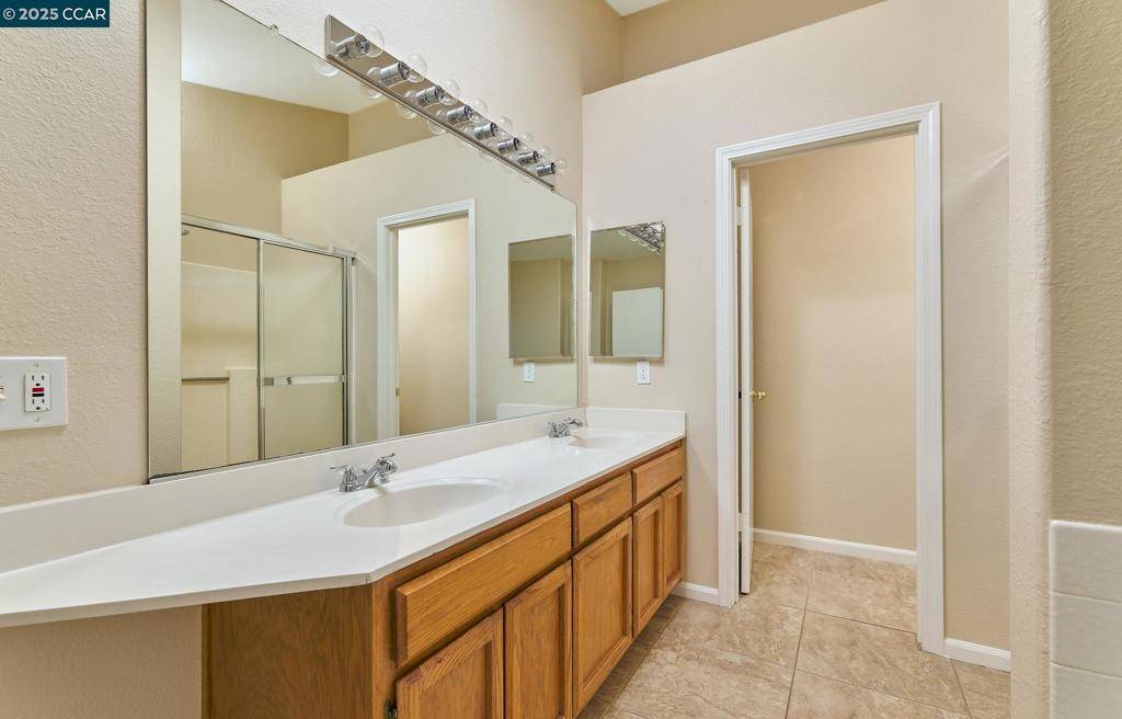 Sacramento, CA 95838,121 Copper Leaf Way