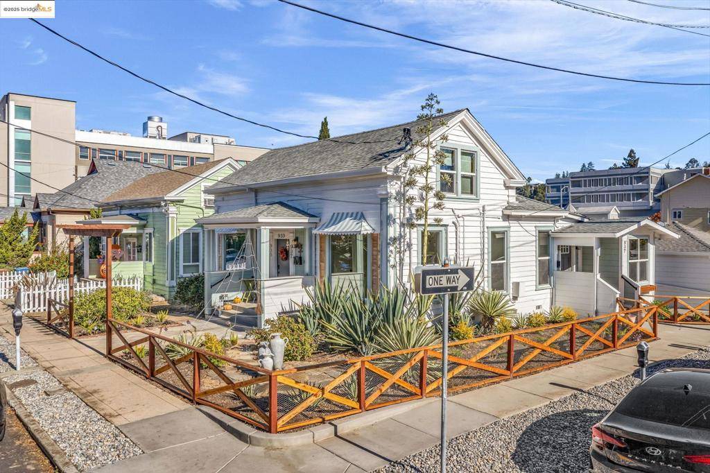 Martinez, CA 94553,933 Las Juntas St