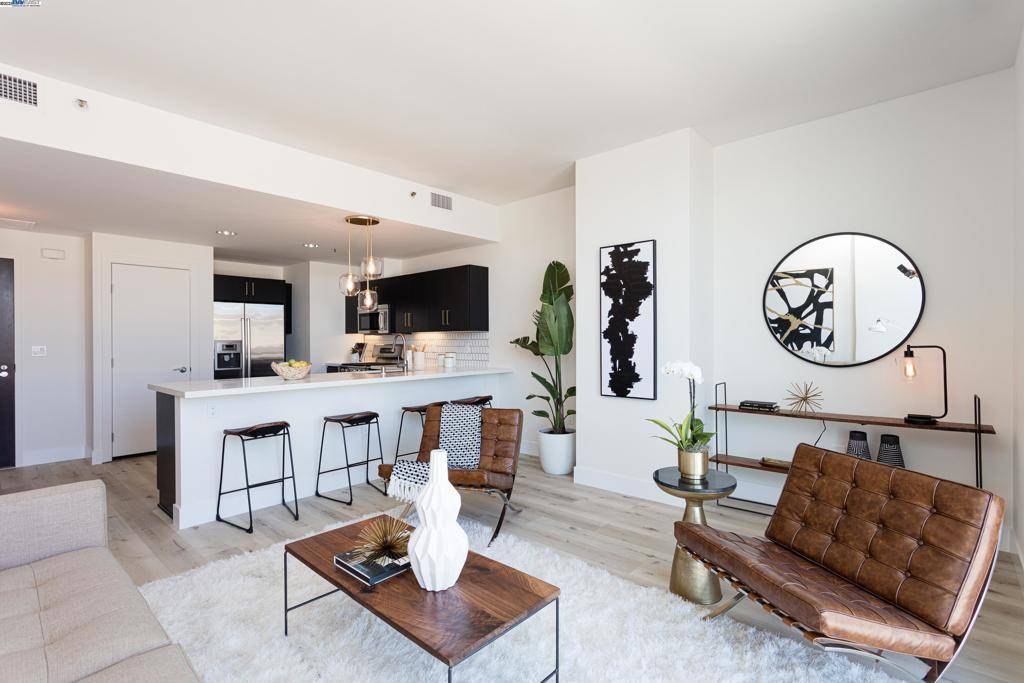 Oakland, CA 94607,222 Broadway #712