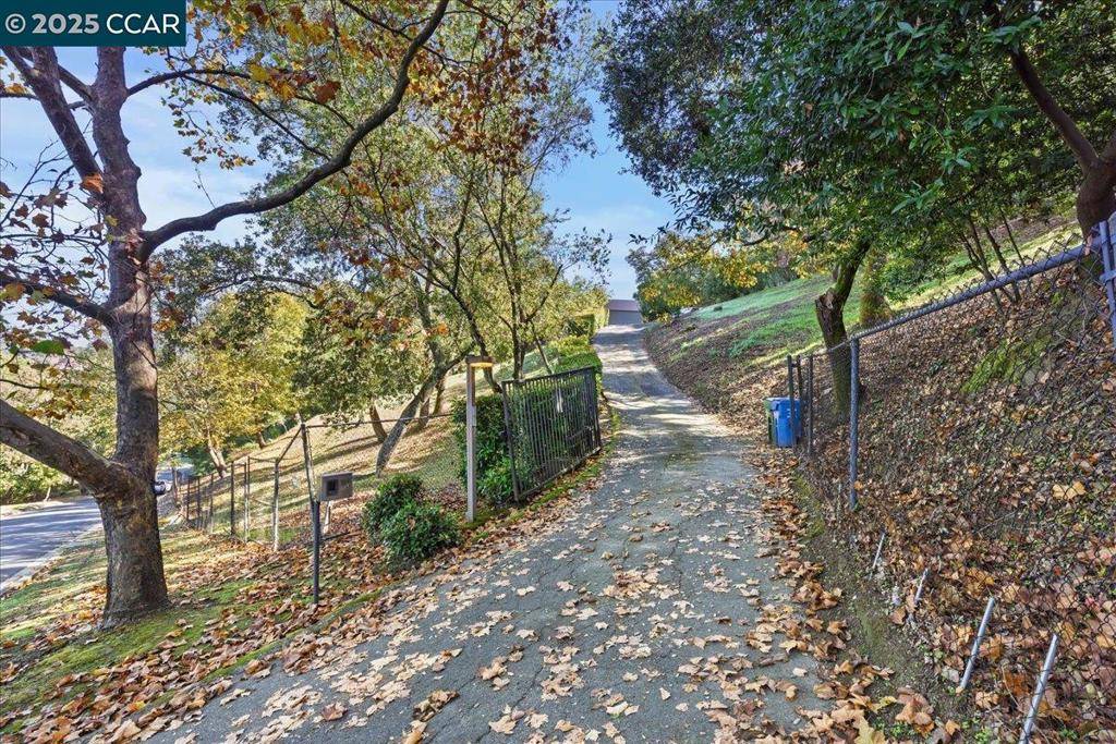 Orinda, CA 94563,4 Wanda Ln