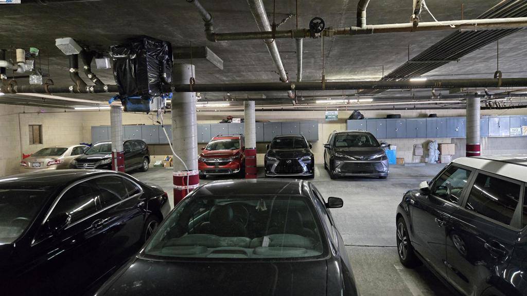 Oakland, CA 94607,165 7th St #204