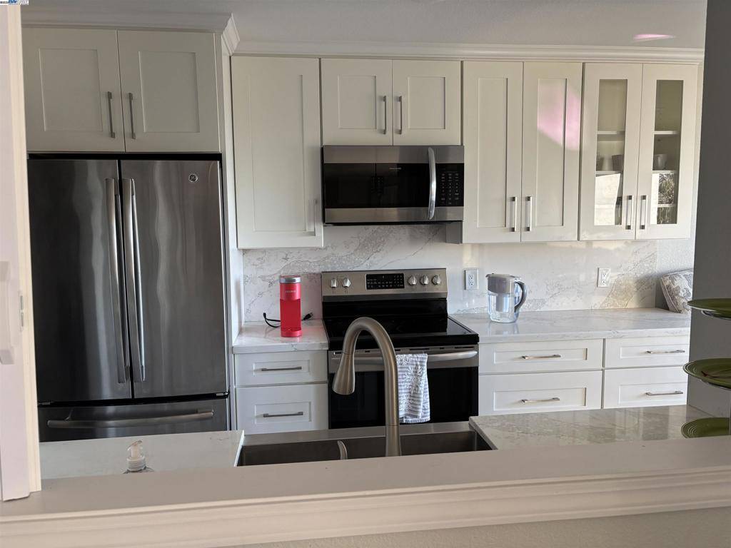 Hayward, CA 94546,21109 Gary Dr #206