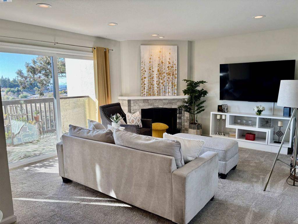 Hayward, CA 94546,21109 Gary Dr #206