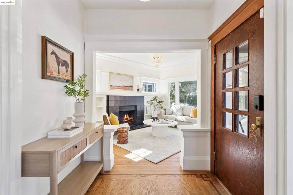 Oakland, CA 94618,5150 Coronado