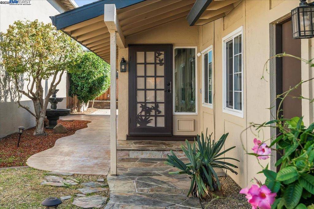 Newark, CA 94560,5148 Ipswich Ct