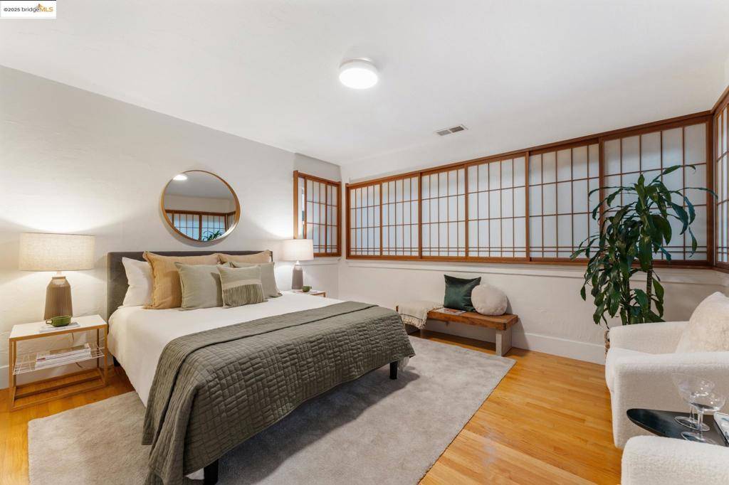 Berkeley, CA 94705,3033 Regent St