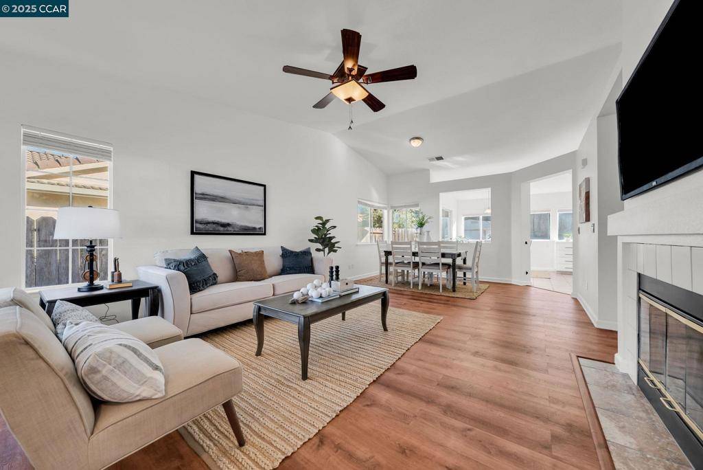 Hollister, CA 95023,1971 Glarner St