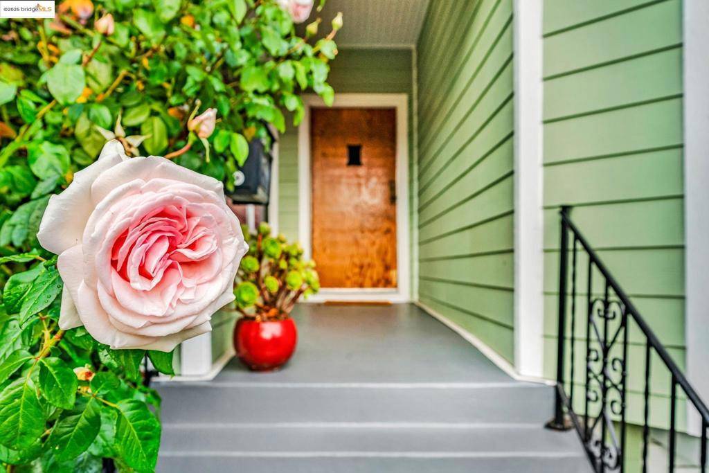 Oakland, CA 94606,1034 E 21St St