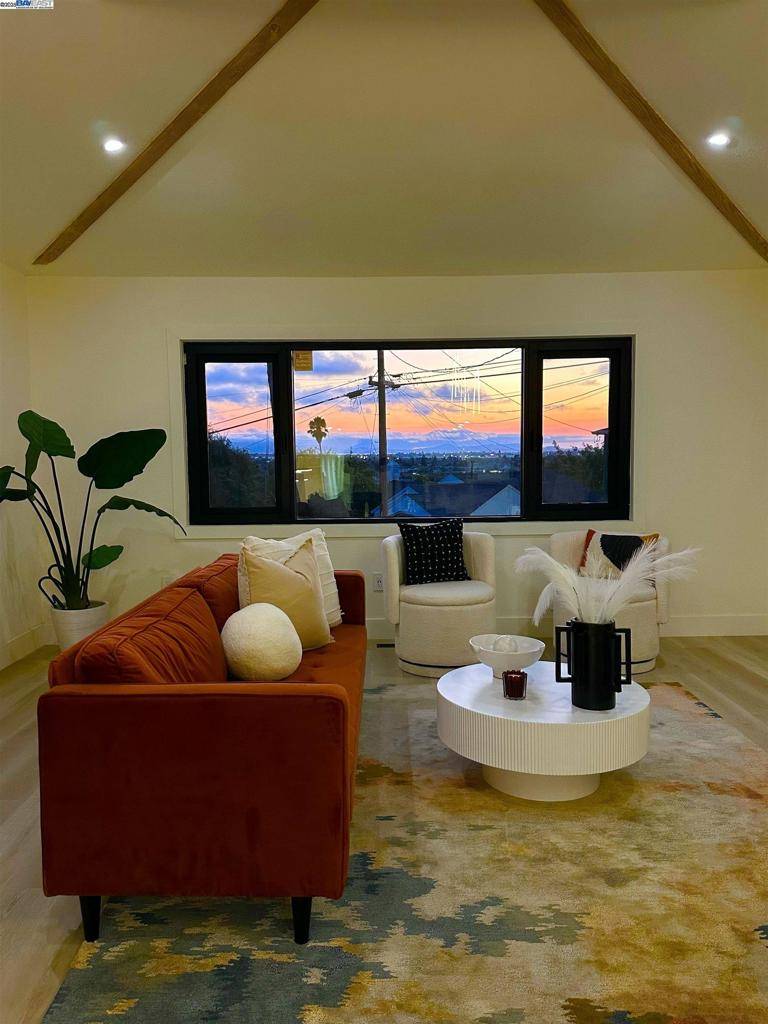 Oakland, CA 94605-3320,2930 PARKER AVE