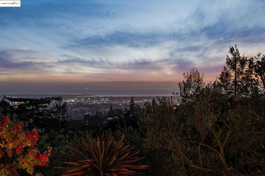 Oakland, CA 94611,5973 Rincon Dr