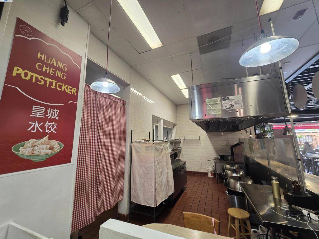 Oakland, CA 94607,907 Washington