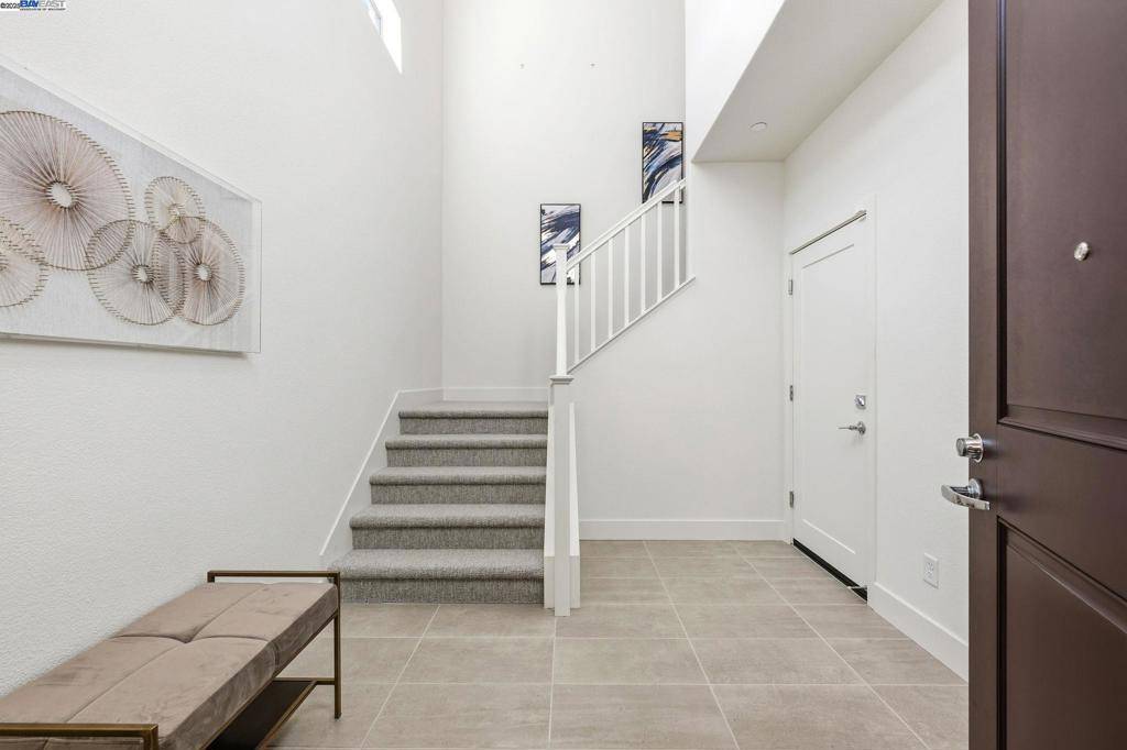 Dublin, CA 94568,5581 Dublin Blvd