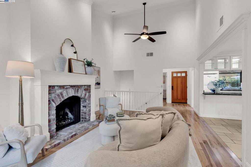 Pleasant Hill, CA 94523,394 Camelback Rd