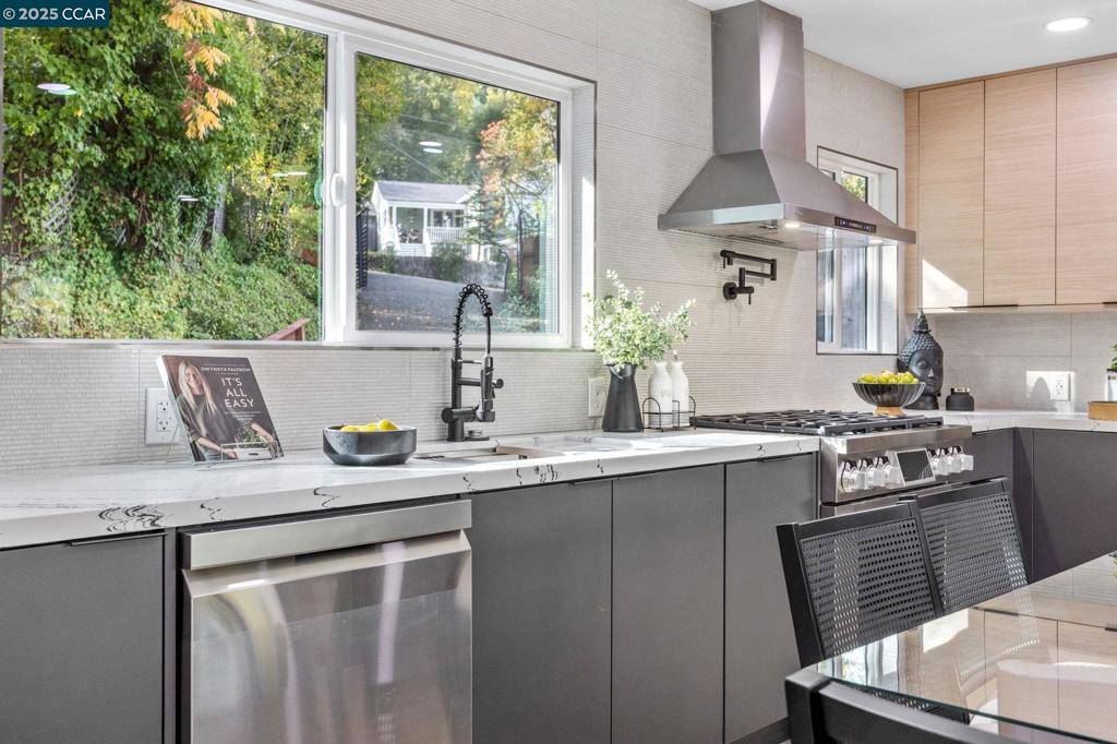 Orinda, CA 94563,7 Los Amigos