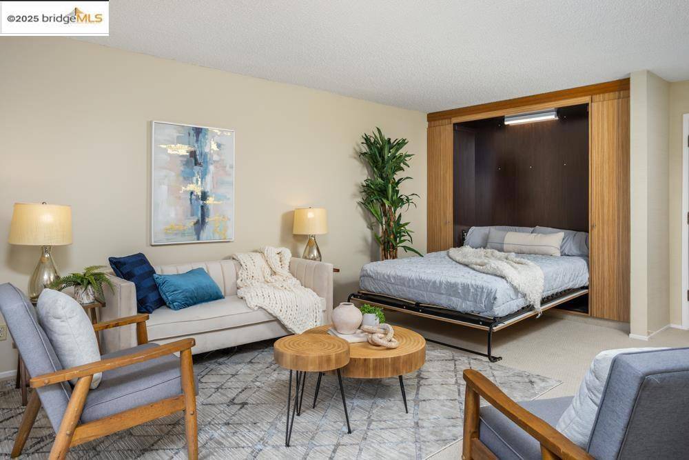 Emeryville, CA 94608,7 Commodore Drive #A460