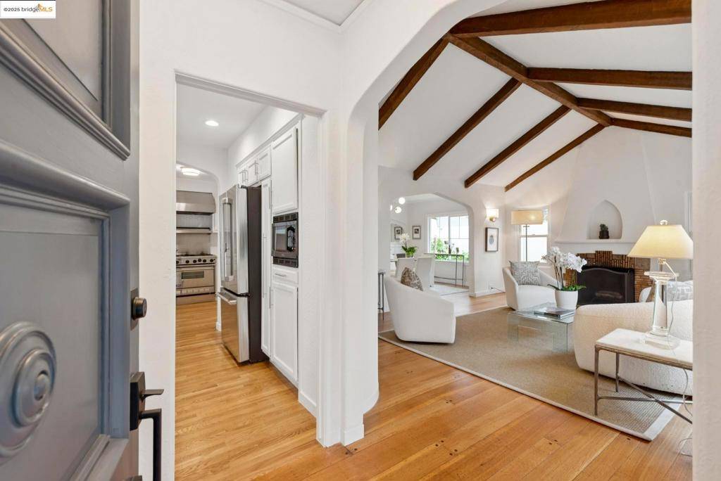 Oakland, CA 94602,906 Glendome Cir