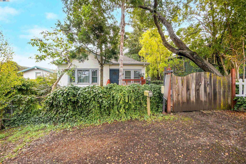 Oakland, CA 94605,3908 Archmont Pl