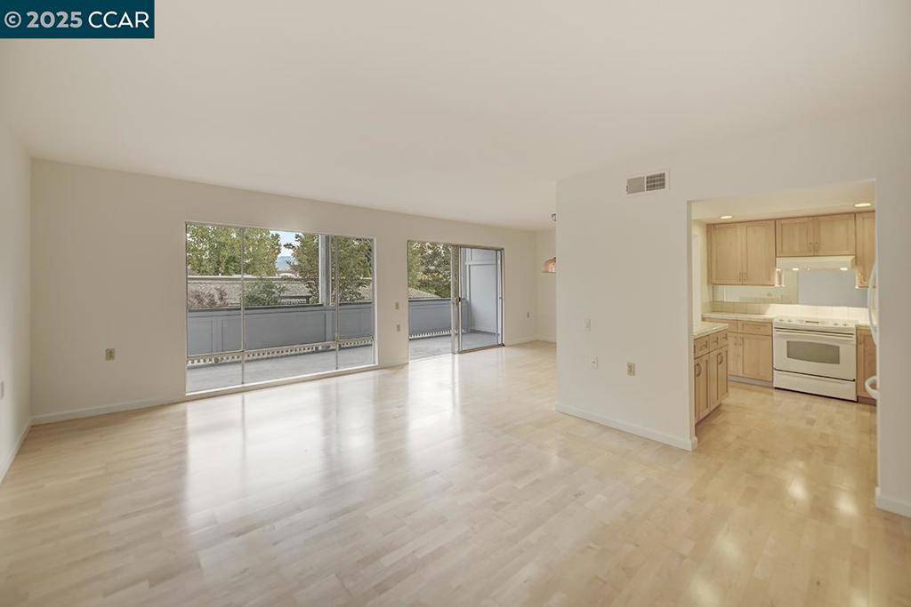 Walnut Creek, CA 94595,3033 Golden Rain Rd #4