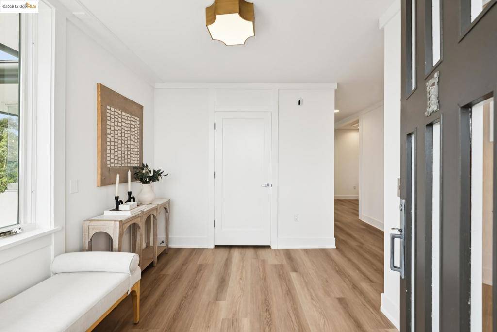 Oakland, CA 94618,14 Contra Costa Place