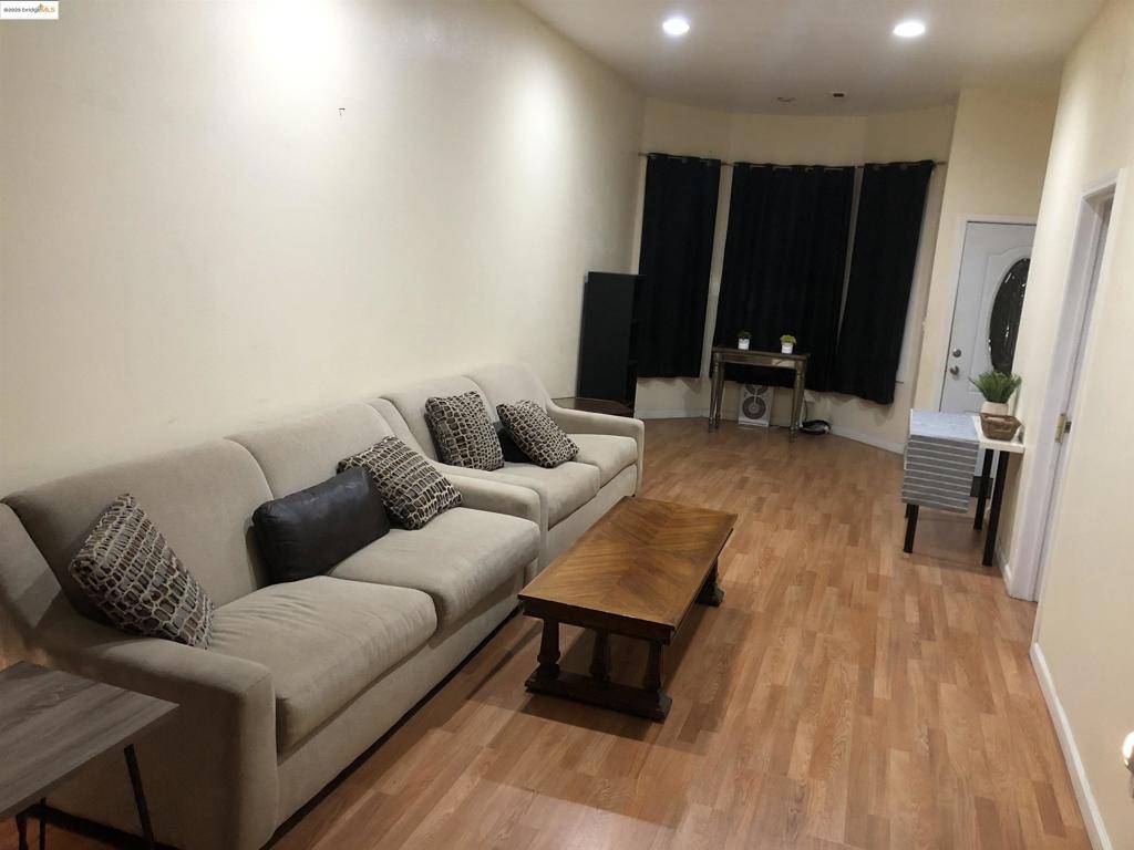 Oakland, CA 94608,3433 Haven downstairs #1